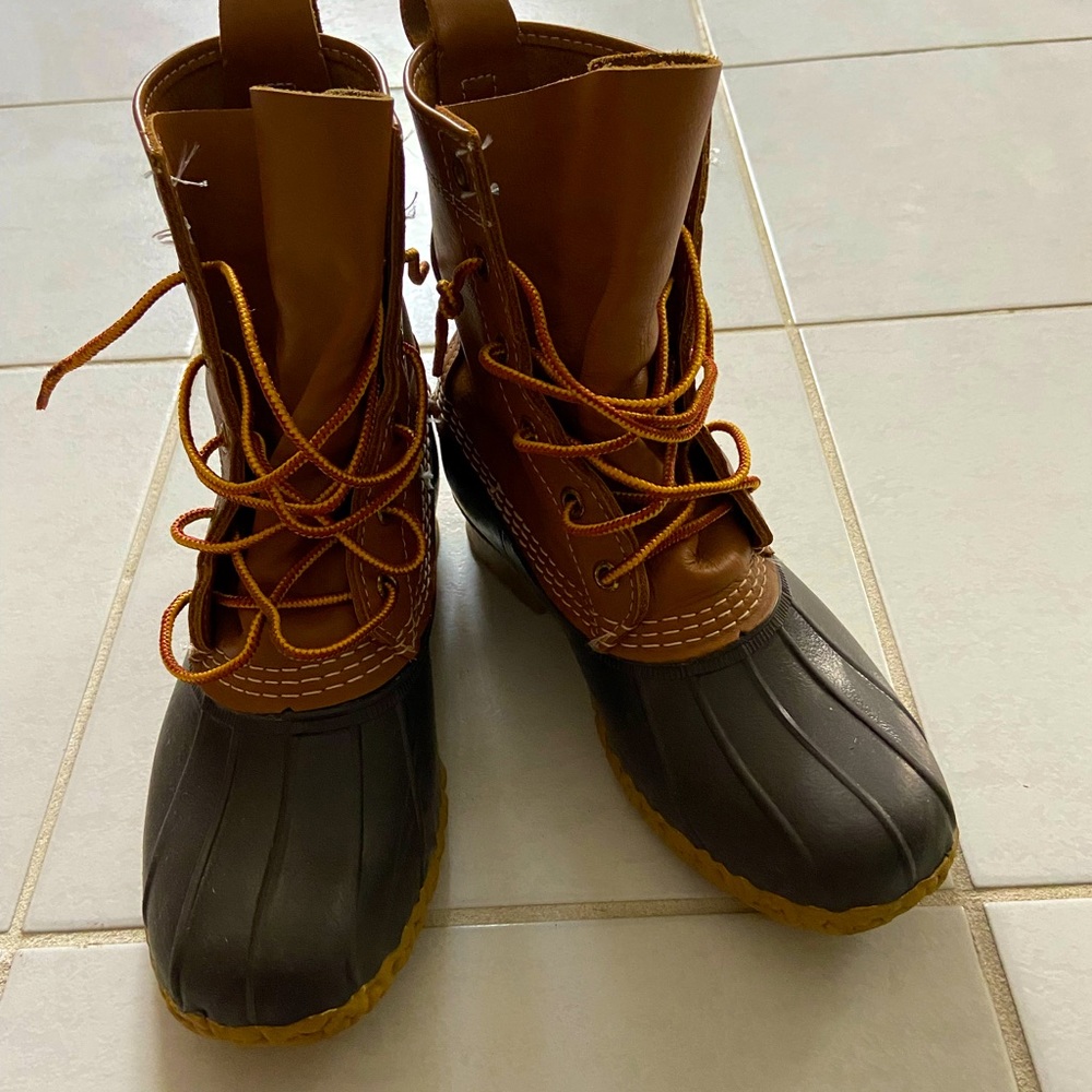 Like new bean boots. Worn less than 10 times